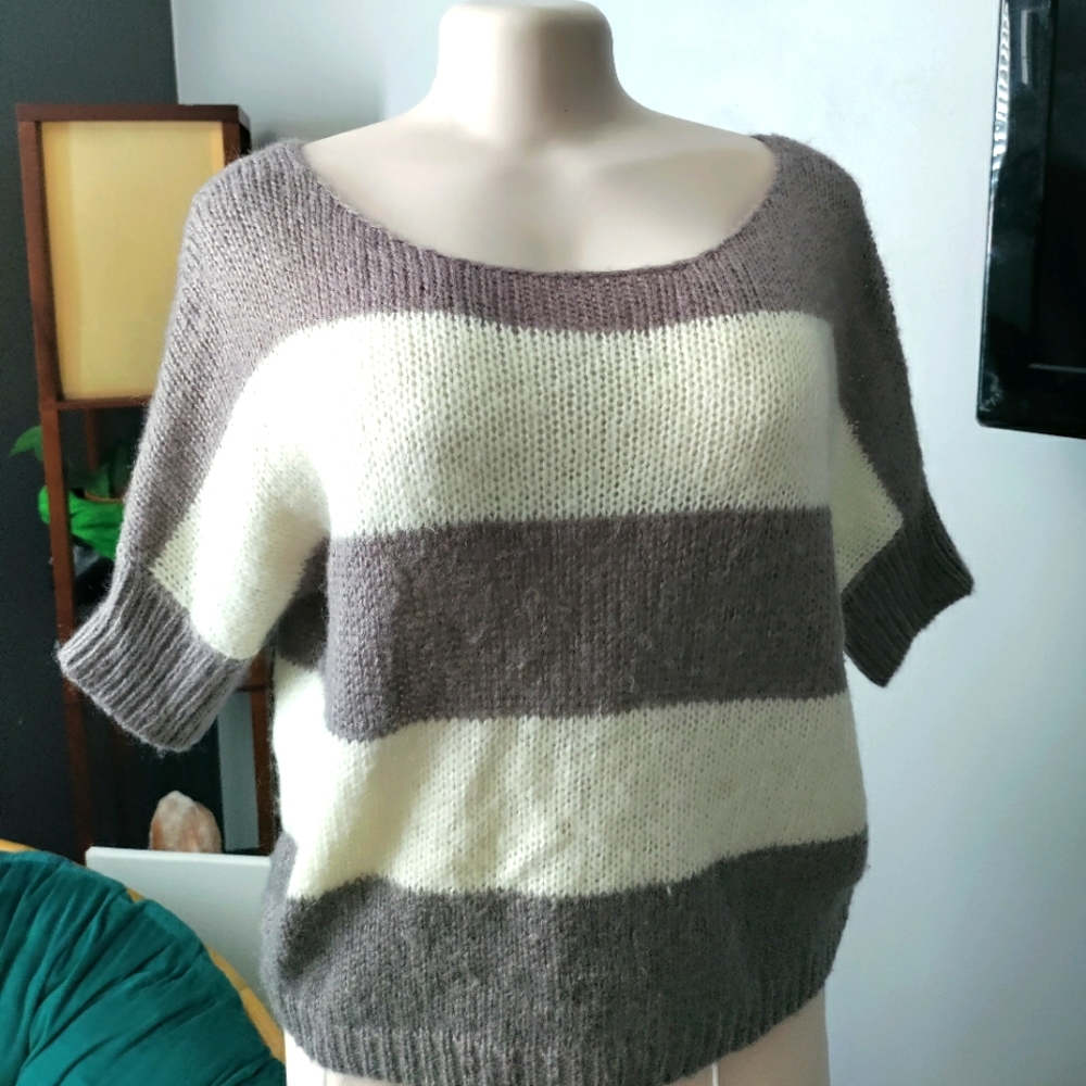 American Eagle Outfitters sweater